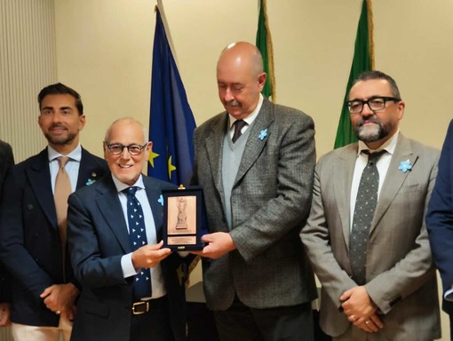 Regione Liguria: consegnate in Consiglio regionale le spille "Non ti scordar di me"