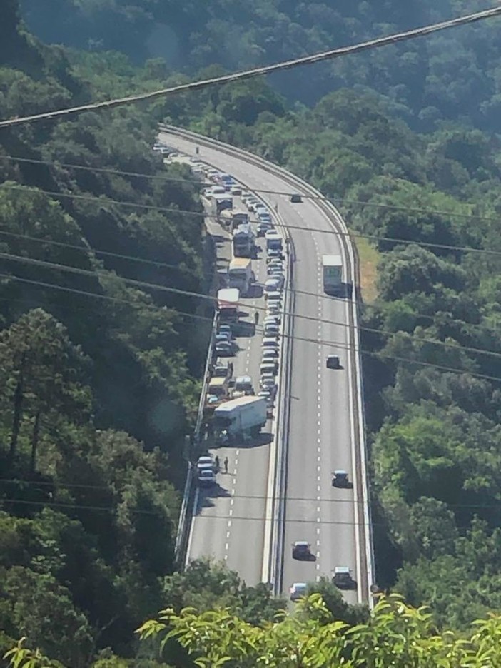 Incidente sull'A10 tra Spotorno e Feglino: coinvolto un camion e 4 macchine