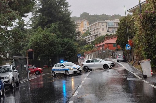 Maltempo, chiusa via Genova tra Albissola e Savona: stop al transito dei pedoni in Piazza del Popolo