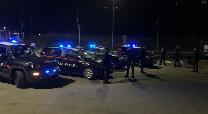 Molestano i clienti di un locale ad Alassio, poi si ribellano al controllo dei carabinieri: un arresto e una denuncia Molestano i clienti di un locale ad Alassio, poi si ribellano al controllo dei carabinieri: un arresto e una denuncia