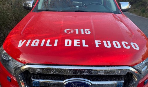 Cairo, auto ribaltata in Strada Curagnata: mobilitati i soccorsi, autista in codice giallo al San Paolo