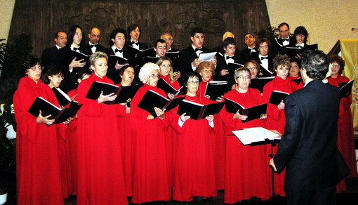 Cento coristi a Valleggia: domani appuntamento con il Coro Polifonico