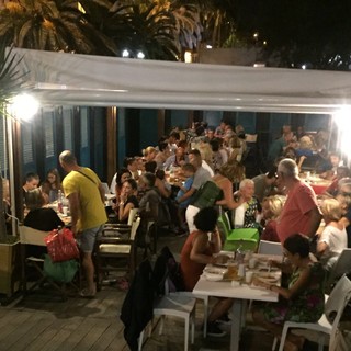 Savona, successo per la serata di beneficenza ai Bagni Cavour: 2 mila euro raccolti per i terremotati