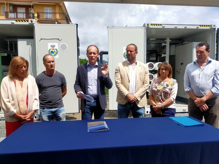 Andora, il sindaco: “Rivieracqua incassa 3milioni di bollette e non fornisce il servizio, ora vuole spegnere il dissalatore” Andora, il sindaco: “Rivieracqua incassa 3milioni di bollette e non fornisce il servizio, ora vuole spegnere il dissalatore”