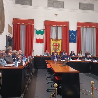 Albenga, via libera alla variazione di bilancio: 400 mila euro per la passeggiata della Darsena