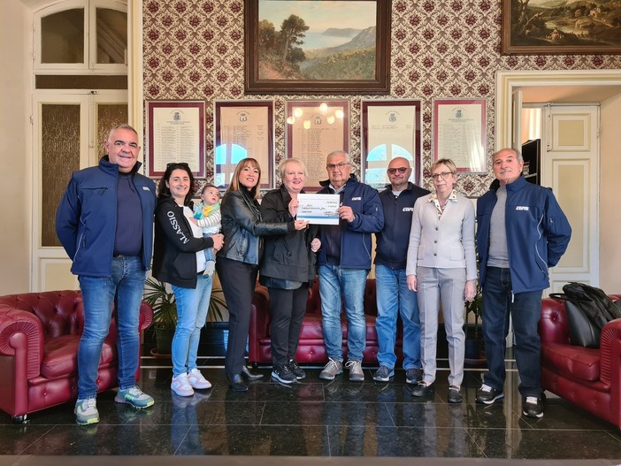Alassio, il consorzio "Un Mare di Shopping" dona 2mila 300 euro all'Avis