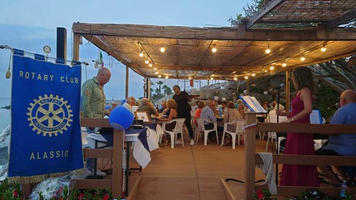Rotary, una serata sul mare per la solidarietà: ad Albenga la cena benefica che unisce i club liguri Rotary, una serata sul mare per la solidarietà: ad Albenga la cena benefica che unisce i club liguri