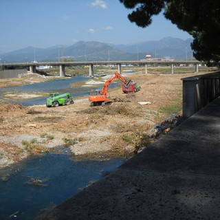 Albenga: ultimati i lavori di pulizia dell'alveo del fiume Centa Albenga: ultimati i lavori di pulizia dell'alveo del fiume Centa
