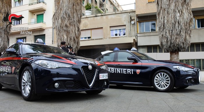 Ruba vestiti e profumi in un centro commerciale di Vado Ligure: 44enne arrestato dai carabinieri Ruba vestiti e profumi in un centro commerciale di Vado Ligure: 44enne arrestato dai carabinieri