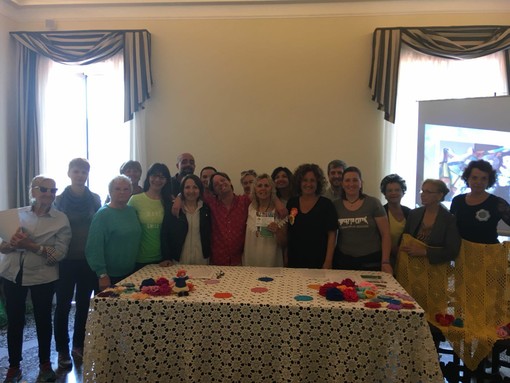 "Vado a Maglia": gli alberi con il maglione prendono vita a Vado Ligure "Vado a Maglia": gli alberi con il maglione prendono vita a Vado Ligure