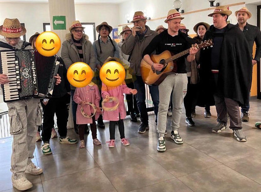 Dego, gli studenti riscoprono le tradizioni con i Cantauova