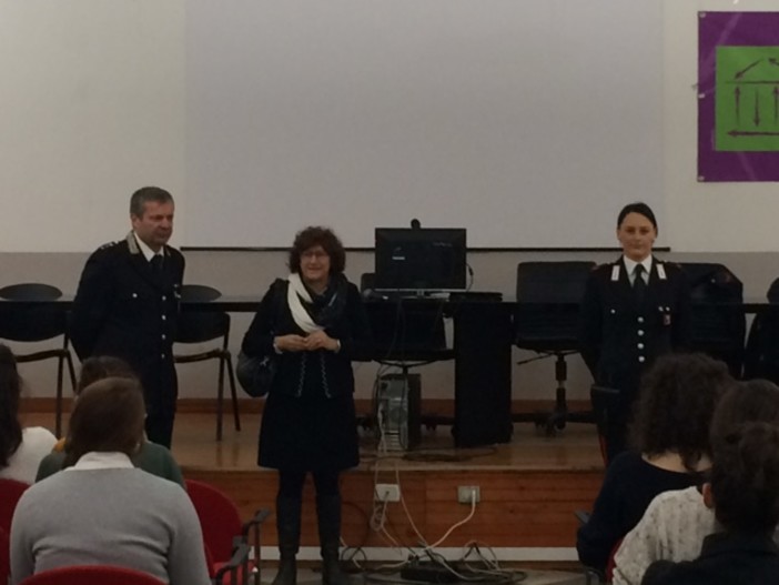 Proseguono gli incontri dei Carabinieri con le scuole Proseguono gli incontri dei Carabinieri con le scuole