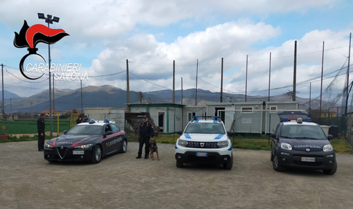 Albenga, occupano le strutture del campo sportivo di via Pontelungo: rinvenuta droga, sei denunce