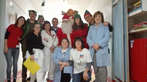 Cairo, la Consulta Giovanile consegna una parte dei giocattoli raccolti al reparto Pediatria del San Paolo di Savona