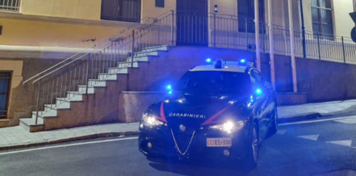 In pochi mesi oltre 500 litri di carburanti rubati ad Ata. Dipendente colto in flagrante e arrestato dai carabinieri In pochi mesi oltre 500 litri di carburanti rubati ad Ata. Dipendente colto in flagrante e arrestato dai carabinieri