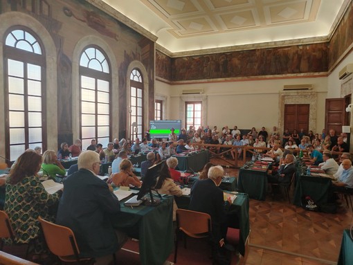 Raccolta rifiuti a Savona, il Sindaco Russo: "Capiamo il disagio, è fisiologico che la fase di transizione presenti problemi. Non c'è dubbio che Sea-s deve migliorare" (VIDEO) Raccolta rifiuti a Savona, il Sindaco Russo: "Capiamo il disagio, è fisiologico che la fase di transizione presenti problemi. Non c'è dubbio che Sea-s deve migliorare" (VIDEO)
