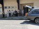 Cengio, il commosso saluto delle volontarie a Franco Icardi davanti alla biblioteca (FOTO)