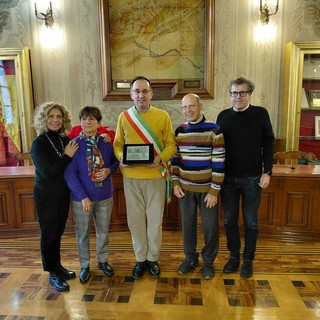 Finale Ligure celebra i 60 anni di attività per "Ciro e Gabriella": il riconoscimento dell'Amministrazione