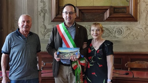 Sessant'anni di matrimonio, a Finale si celebra l'amore di Ornella ed Elia Sessant'anni di matrimonio, a Finale si celebra l'amore di Ornella ed Elia