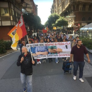 Savona, sciopero dei lavoratori: in più di 250 in corteo fino a piazza Martiri (FOTO e VIDEO)