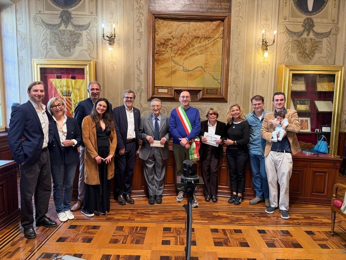Settant’anni insieme: l’abbraccio di Finale Ligure a Maddalena e Salvatore