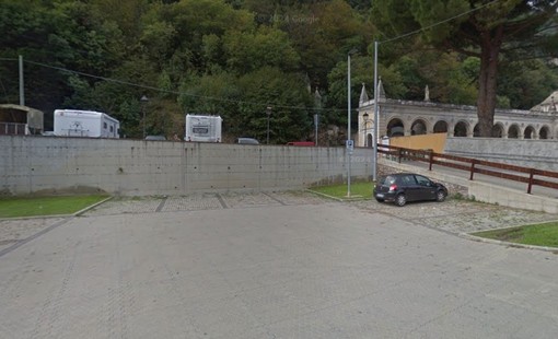 Immagine tratta da Google Maps: nel piazzale sovrastante si notano alcuni camper in sosta