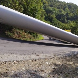 Camion ribaltato sulla Sp 12: strada riaperta, ma solo una corsia