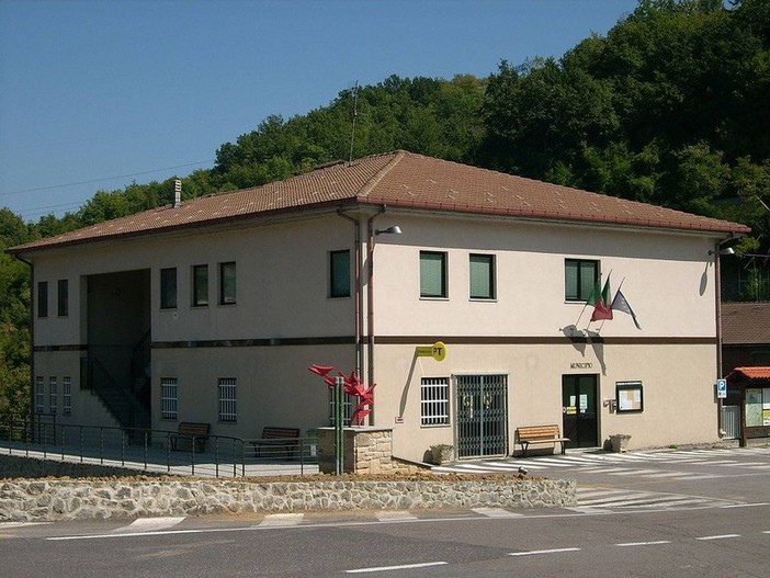 Un fulmine manda in tilt i ripetitori Mediaset e La7 a Roccavignale: "Guasto irreparabile"