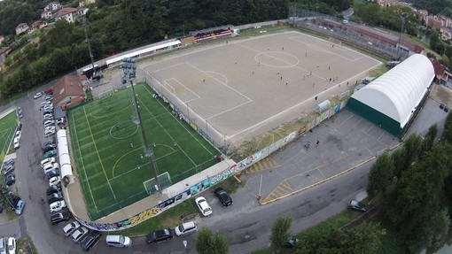 Cengio, da luglio il campo da calcio pronto a tingersi di verde con l'erba naturale Cengio, da luglio il campo da calcio pronto a tingersi di verde con l'erba naturale