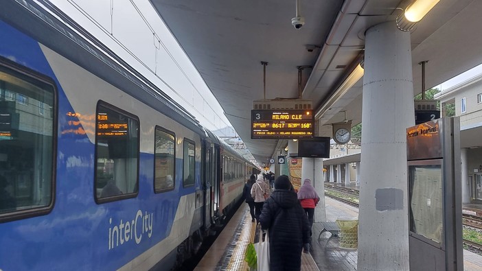 Guasti treni, l'ennesimo schiaffo ai pendolari. Le testimonianze: "Uno schifo, succede sempre qualcosa"