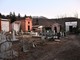 Alberi secolari tagliati nel cimitero: scoppia la polemica a Piana Crixia (FOTO)