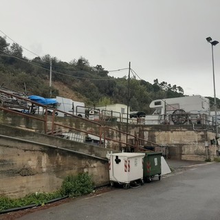 Campo nomadi a Savona, Rifondazione Comunista: "Siano sospese le demolizioni alla Fontanassa"