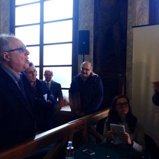 Savona, manca il numero legale e volano insulti dal M5S alla maggioranza: consiglio comunale annullato