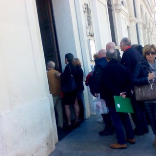 Savona, il Comune invia F24 con l’anno di riferimento sbagliato per il pagamento della TARI: code agli uffici comunali