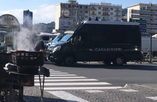 Savona, presidio di Polizia e Carabinieri in piazza del Popolo Savona, presidio di Polizia e Carabinieri in piazza del Popolo