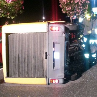 Perde il controllo del macchina e si ribalta, paura a Noli (FOTO e VIDEO)