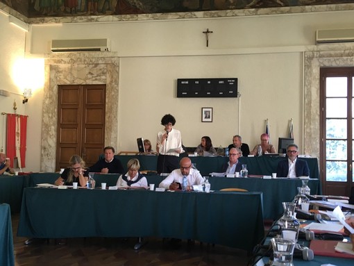 Savona, il consiglio comunale vota a favore del piano concordatario: via al futuro ingresso dei privati in Ata