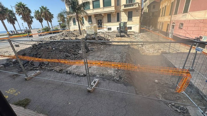 Varazze, stop al cantiere di piazza Vittorio Veneto: arriva il decreto di sospensione lavori del Tar Varazze, stop al cantiere di piazza Vittorio Veneto: arriva il decreto di sospensione lavori del Tar