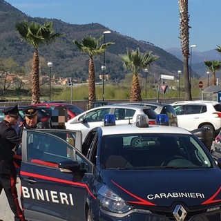 Albenga, controllo del territorio: arrestati due ladri specializzati in furti in esercizi commerciali