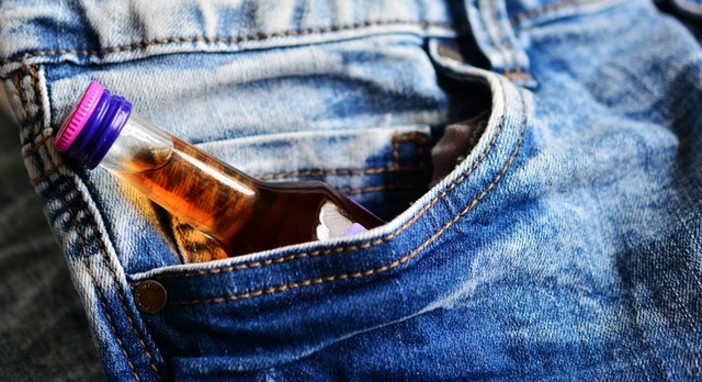 L'accettazione sociale tra i giovani e l'abuso d'alcol L'accettazione sociale tra i giovani e l'abuso d'alcol