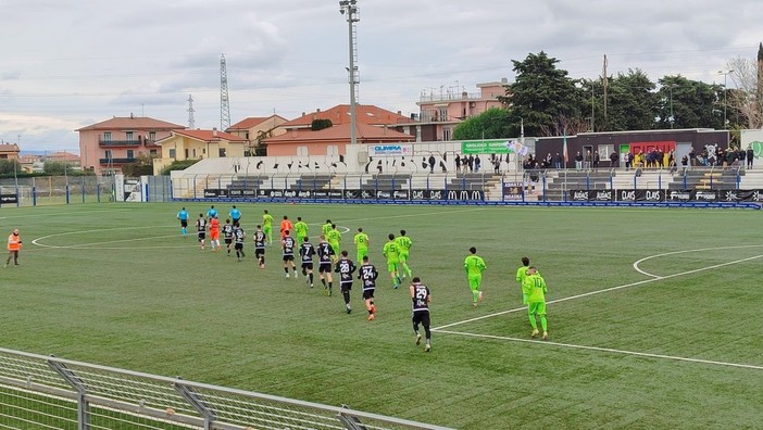 Calcio, Albenga. Volantini in città contro la società. SportStore: "Rapporti con il club diretti e non in pubblica piazza"