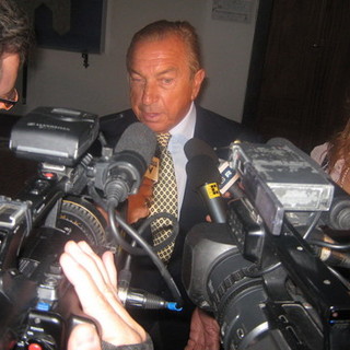 Imperia: fermato di fronte al Comune dalla Polizia Postale l'imprenditore Caltagirone