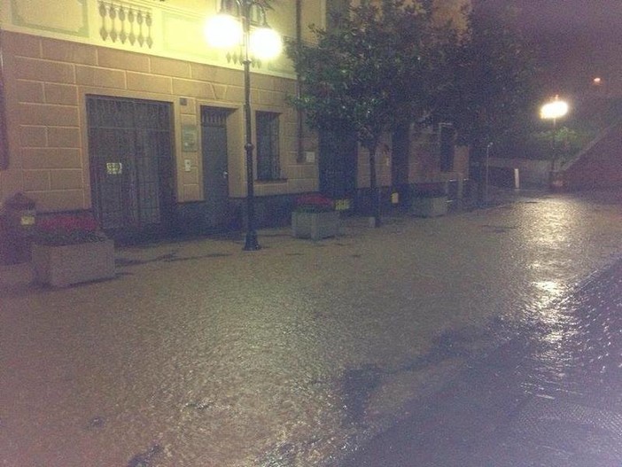 Ceriale, esondato rio San Rocco, il centro storico allagato Ceriale, esondato rio San Rocco, il centro storico allagato