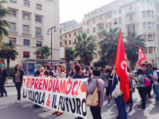 Comitato tutela docenti precari GaE Infanzia e primaria legge 296/2006: "Il ruolo si ottiene con concorso non con ricorso"