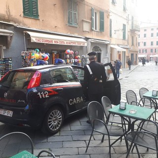 Seminano il panico nel centro di Finale Ligure, tutti presi dai carabinieri