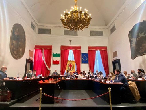 Albenga, oltre 1 milione di euro l’avanzo in bilancio, la maggioranza: "Politica virtuosa". La minoranza: "No, malagestione, i soldi andavano spesi per sociale e assunzioni"