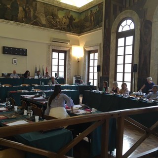 Savona, la maggioranza abbandona il Consiglio comunale. Il sindaco Caprioglio: "La minoranza usa singoli episodi per strumentalizzare"