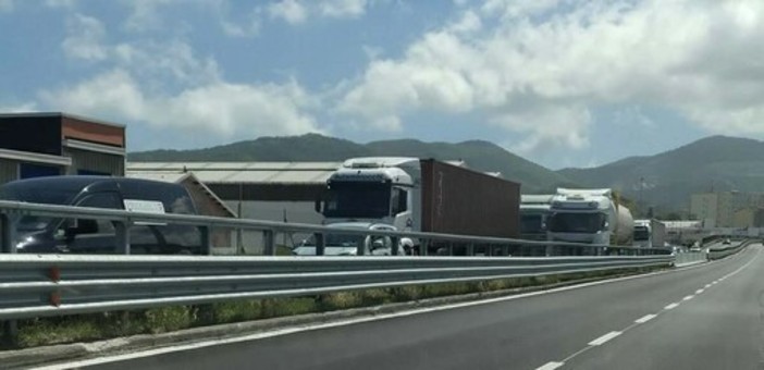 Traffico in tilt tra Savona, Vado e Quiliano, Olivieri replica: "Inaccettabile che la Provincia sia identificata come unico responsabile" Traffico in tilt tra Savona, Vado e Quiliano, Olivieri replica: "Inaccettabile che la Provincia sia identificata come unico responsabile"