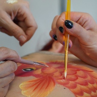 Le mani: ci siamo salutati… Le mani: ci siamo salutati…