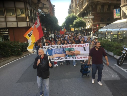Savona, sciopero dei lavoratori: in più di 250 in corteo fino a piazza Martiri (FOTO e VIDEO)